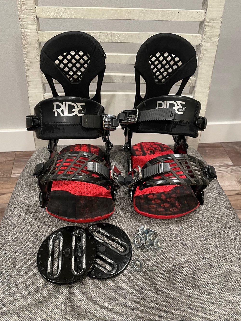 RIDE EX series Men’s L Snowboard Bindings with discs and hardware. Work great!!